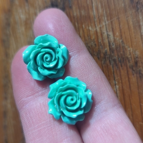 Earrings--Stainless Steel Light Green Resin Flower - Picture 1 of 3